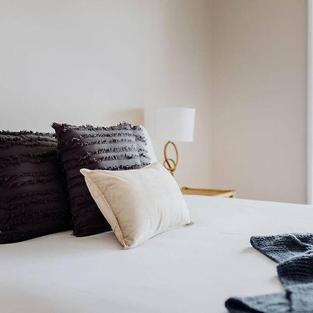 Apartment On James Бичено Экстерьер фото