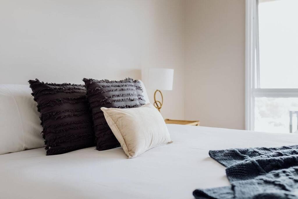 Apartment On James Бичено Экстерьер фото