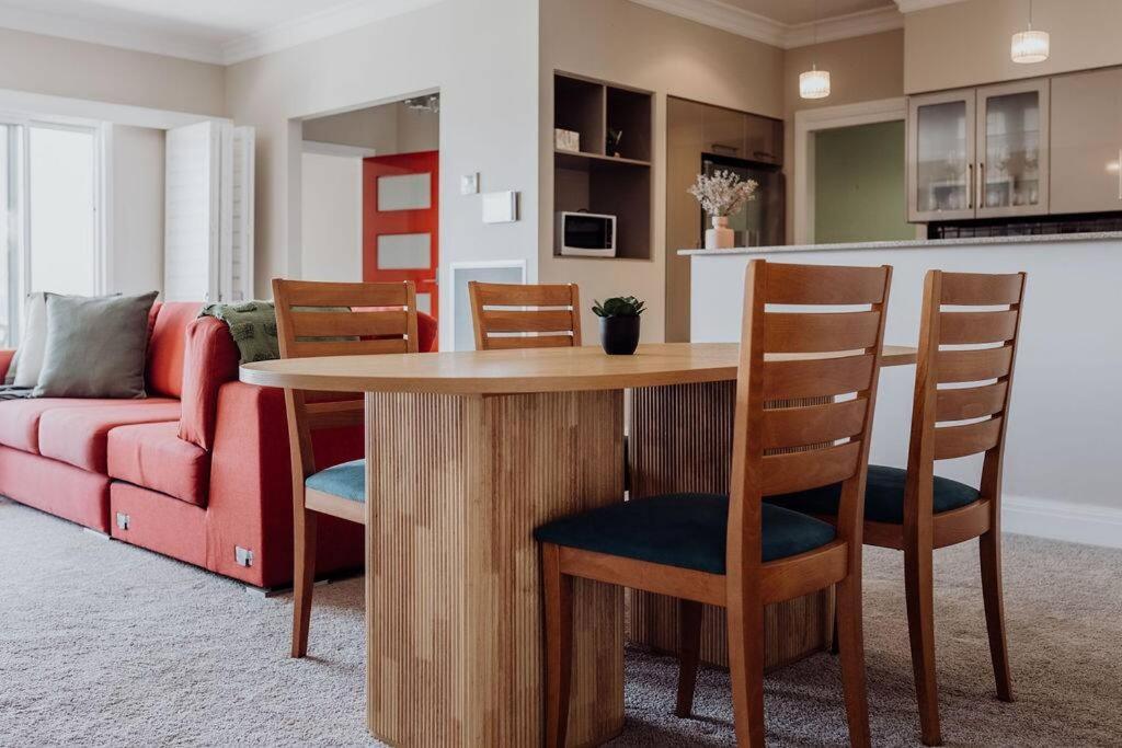 Apartment On James Бичено Экстерьер фото